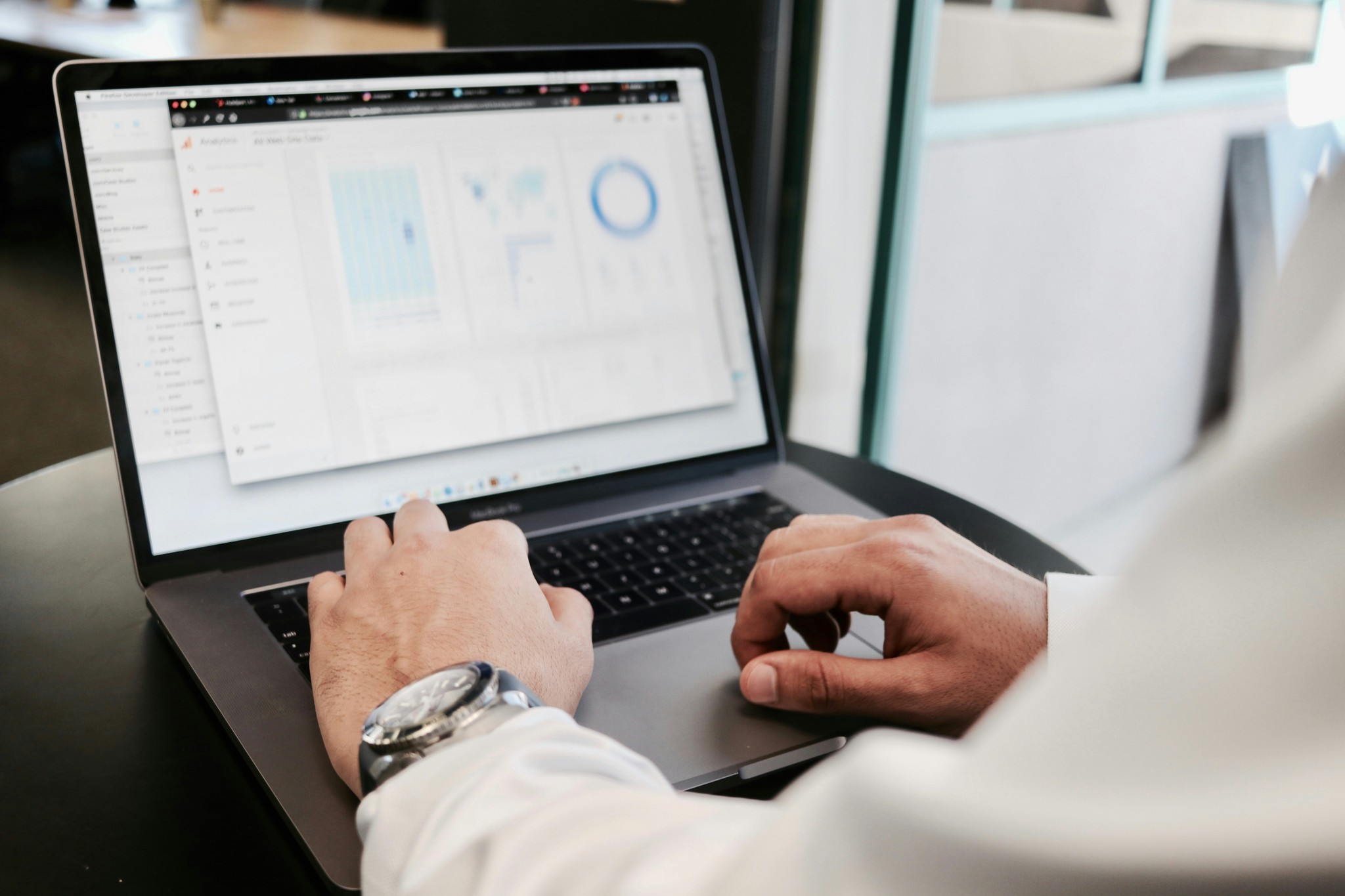 Best AI Sales Tools in 2026 (Feature & Pricing Comparison)